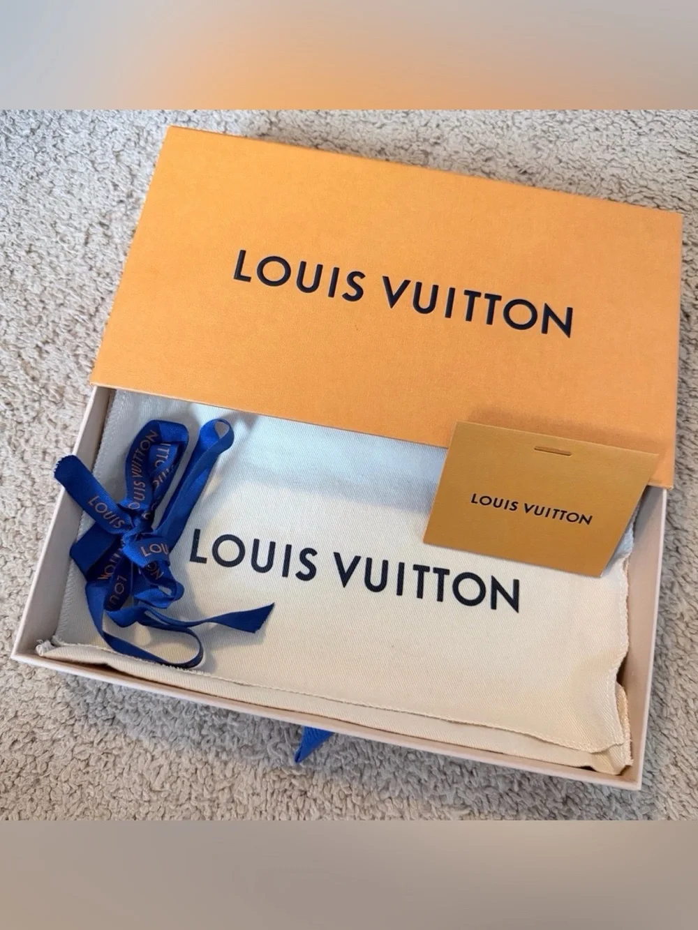 LOUIS VUITTON